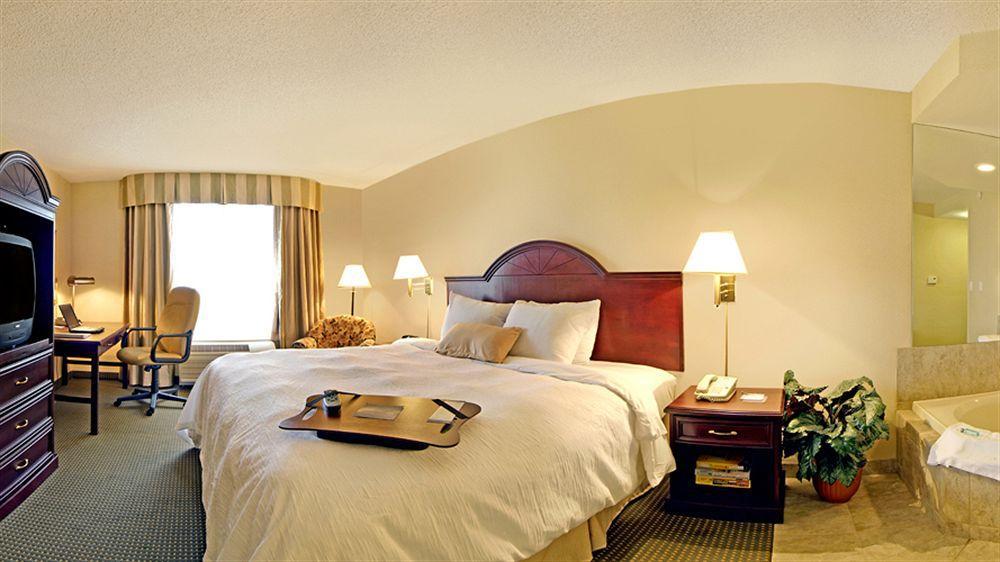 Hampton Inn Toronto-Mississauga West ภายนอก รูปภาพ