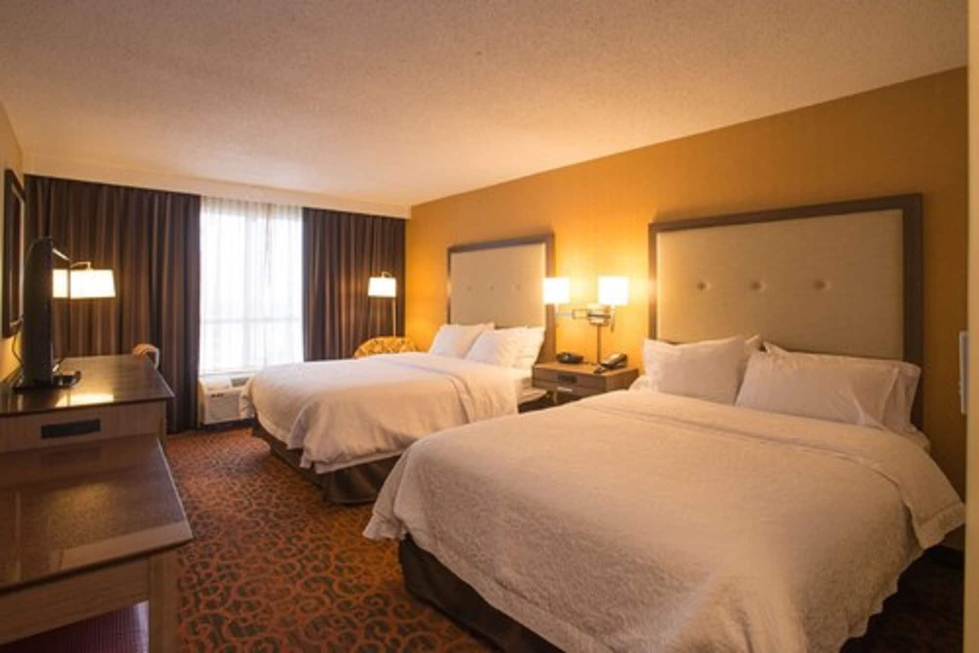Hampton Inn Toronto-Mississauga West ภายนอก รูปภาพ
