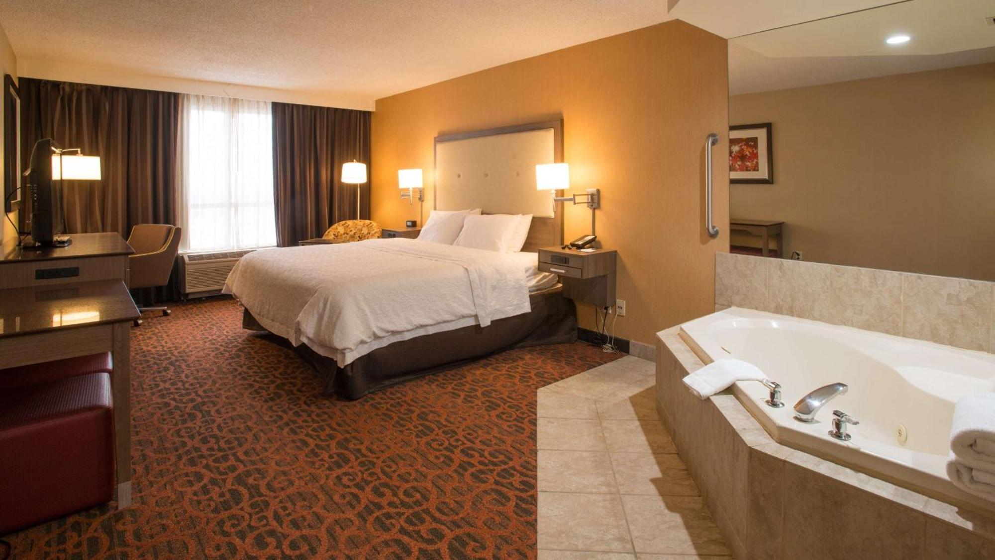 Hampton Inn Toronto-Mississauga West ภายนอก รูปภาพ