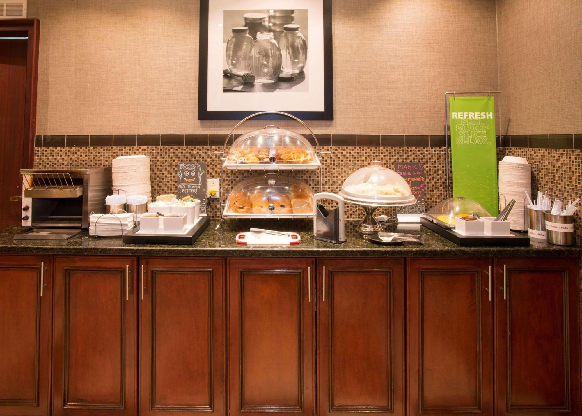 Hampton Inn Toronto-Mississauga West ภายนอก รูปภาพ