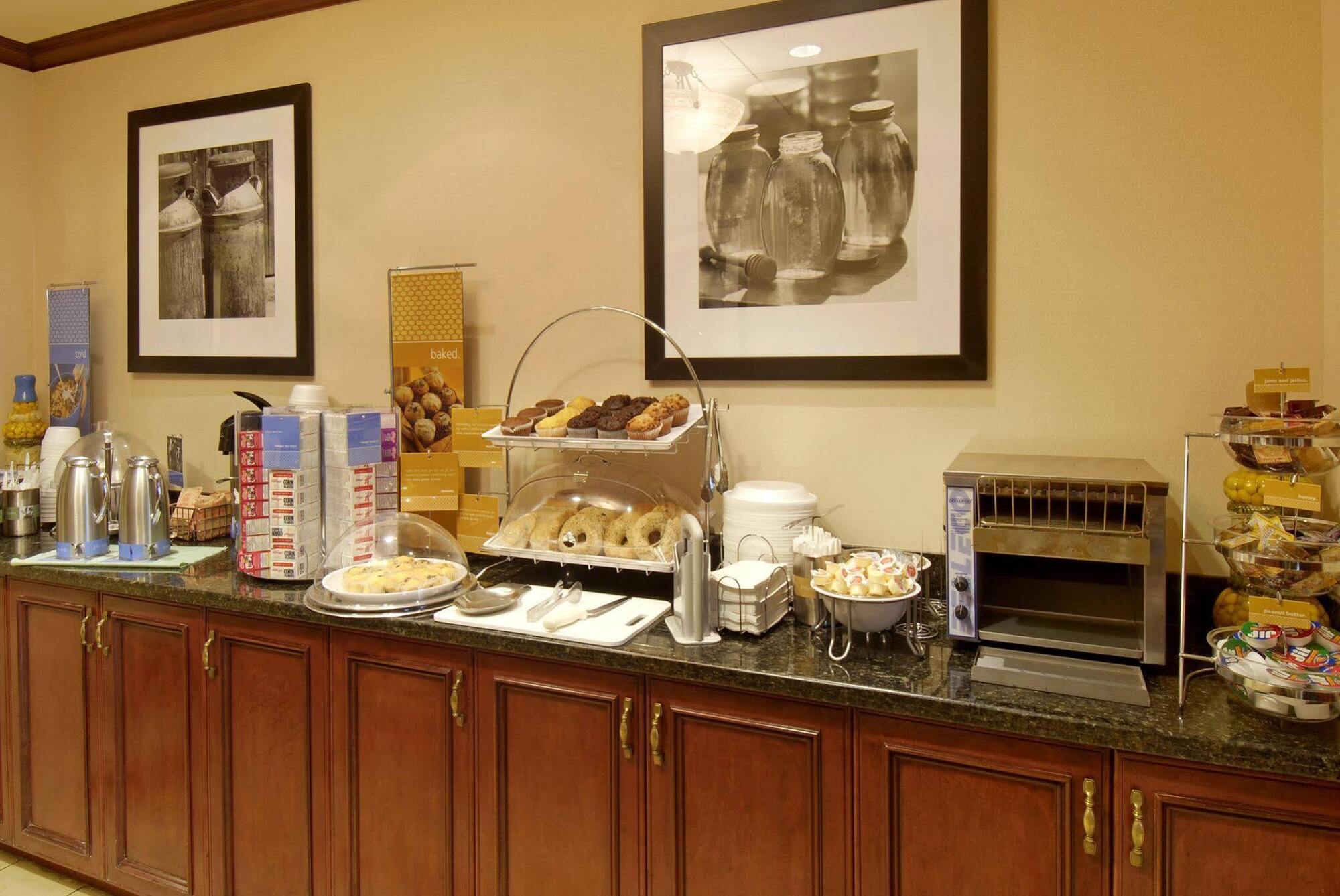 Hampton Inn Toronto-Mississauga West ร้านอาหาร รูปภาพ
